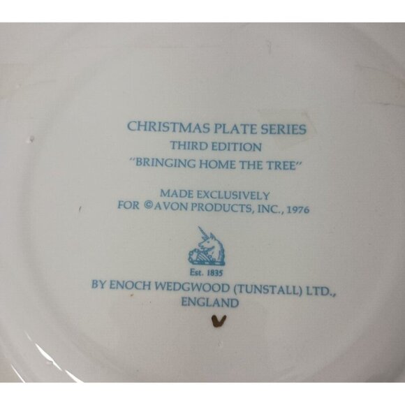 Vintage Avon Wedgewood Christmas 1976 Collector Plate Bring Home The Tree - Picture 5 of 7